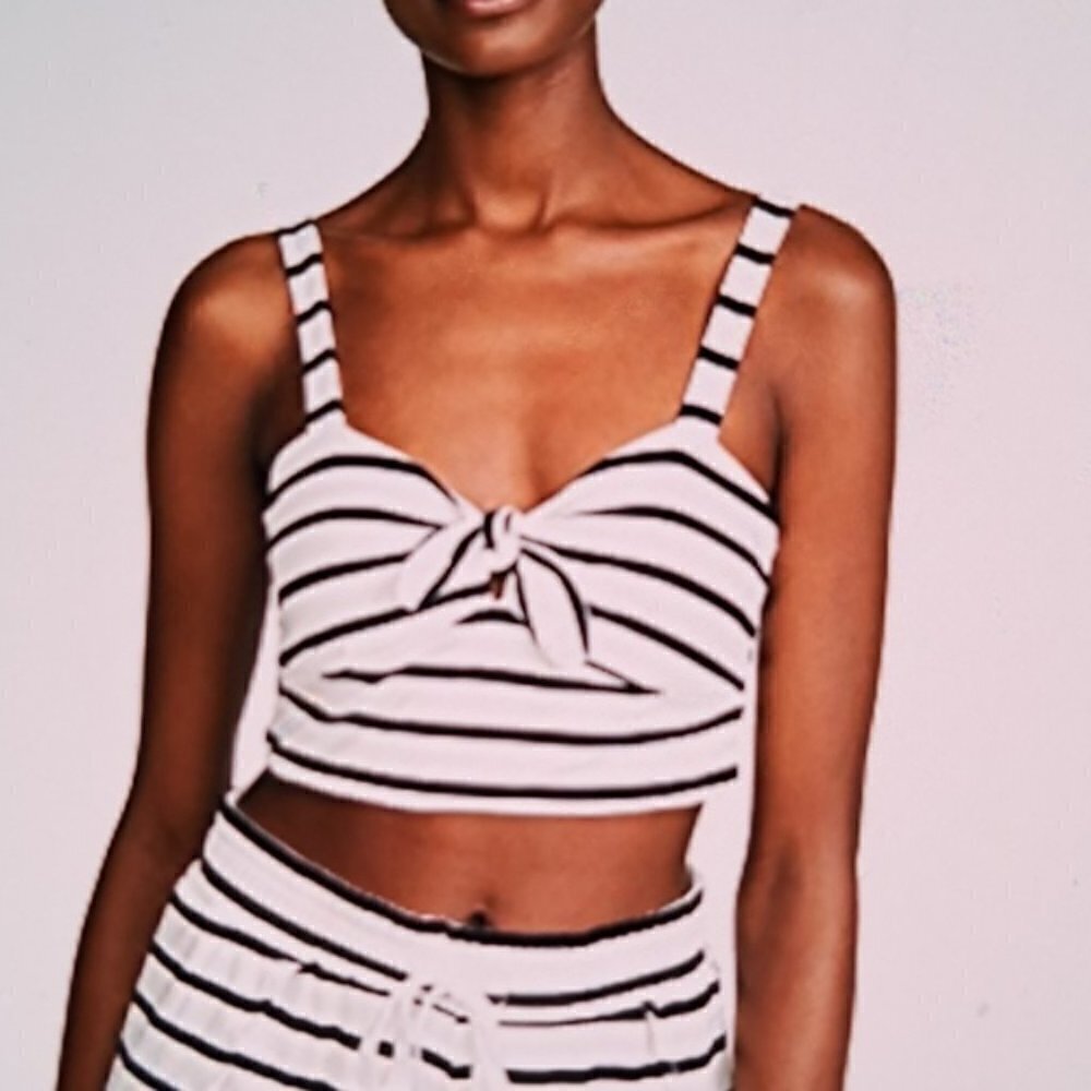 BB Dakota Striped Tie Knit Front Crop Top M NEW